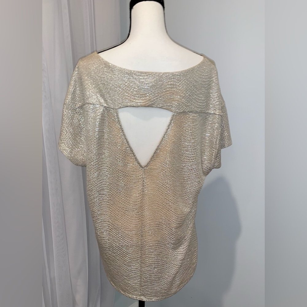 Stunning🔥 BCBG gold open back hi lo top size medium